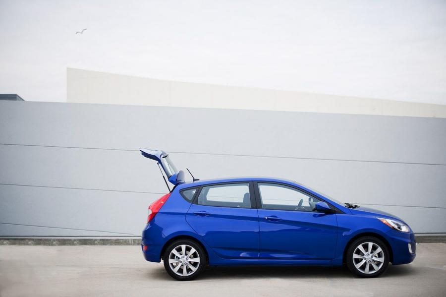  Hyundai Accent 2012 года  (фото 7 из 30)